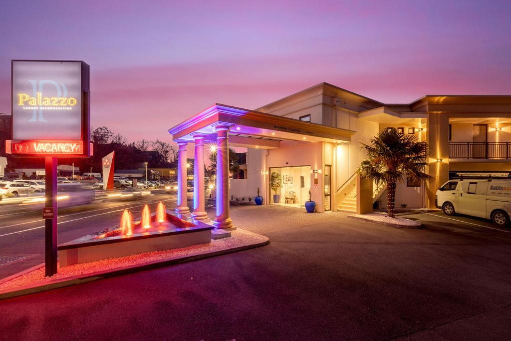 Palazzo Motor Lodge Nelson Bagian luar foto Entrance to the hotel