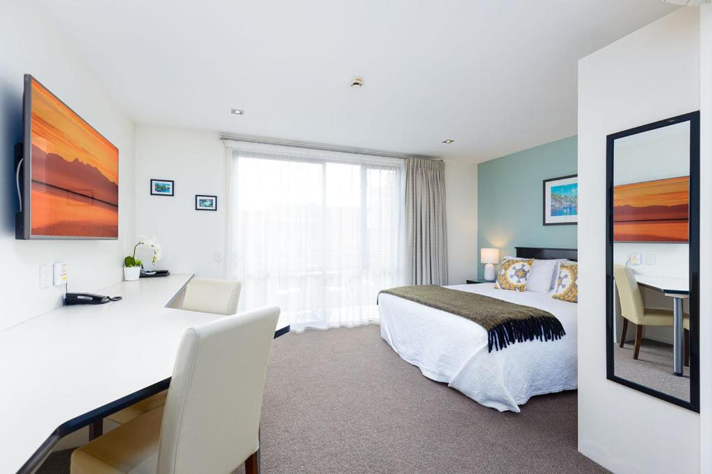 Palazzo Motor Lodge Nelson Bagian luar foto A typical studio apartment