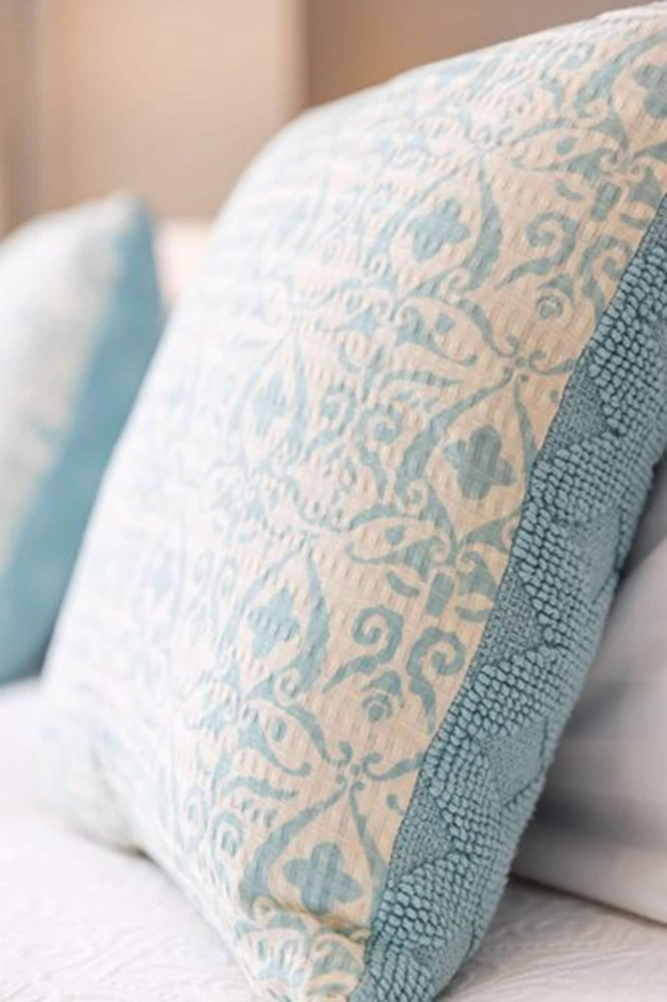Palazzo Motor Lodge Nelson Bagian luar foto A cushion with a piped edge