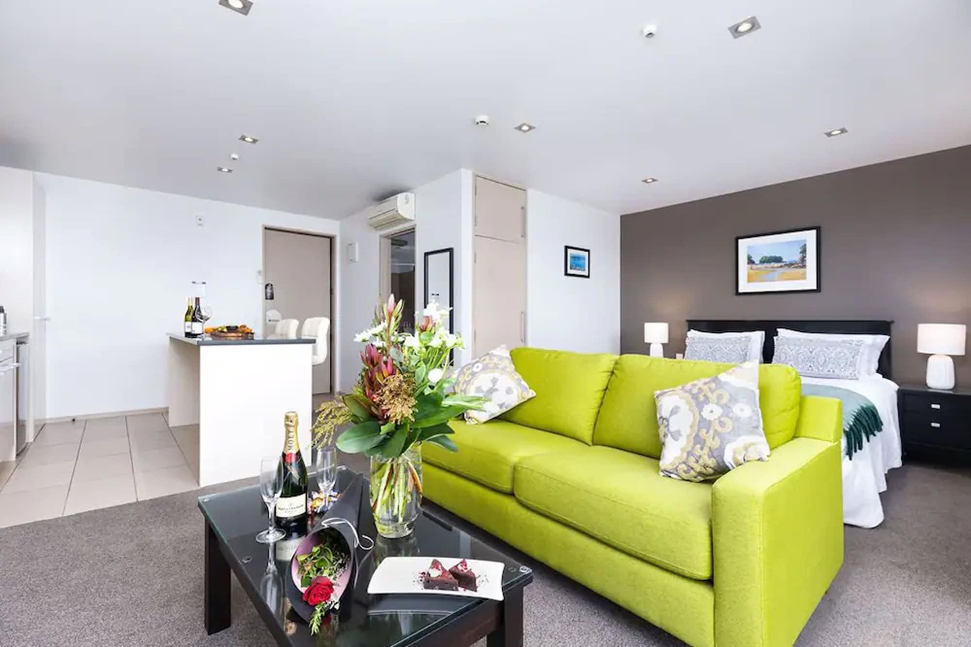 Palazzo Motor Lodge Nelson Bagian luar foto A typical apartment at the hotel