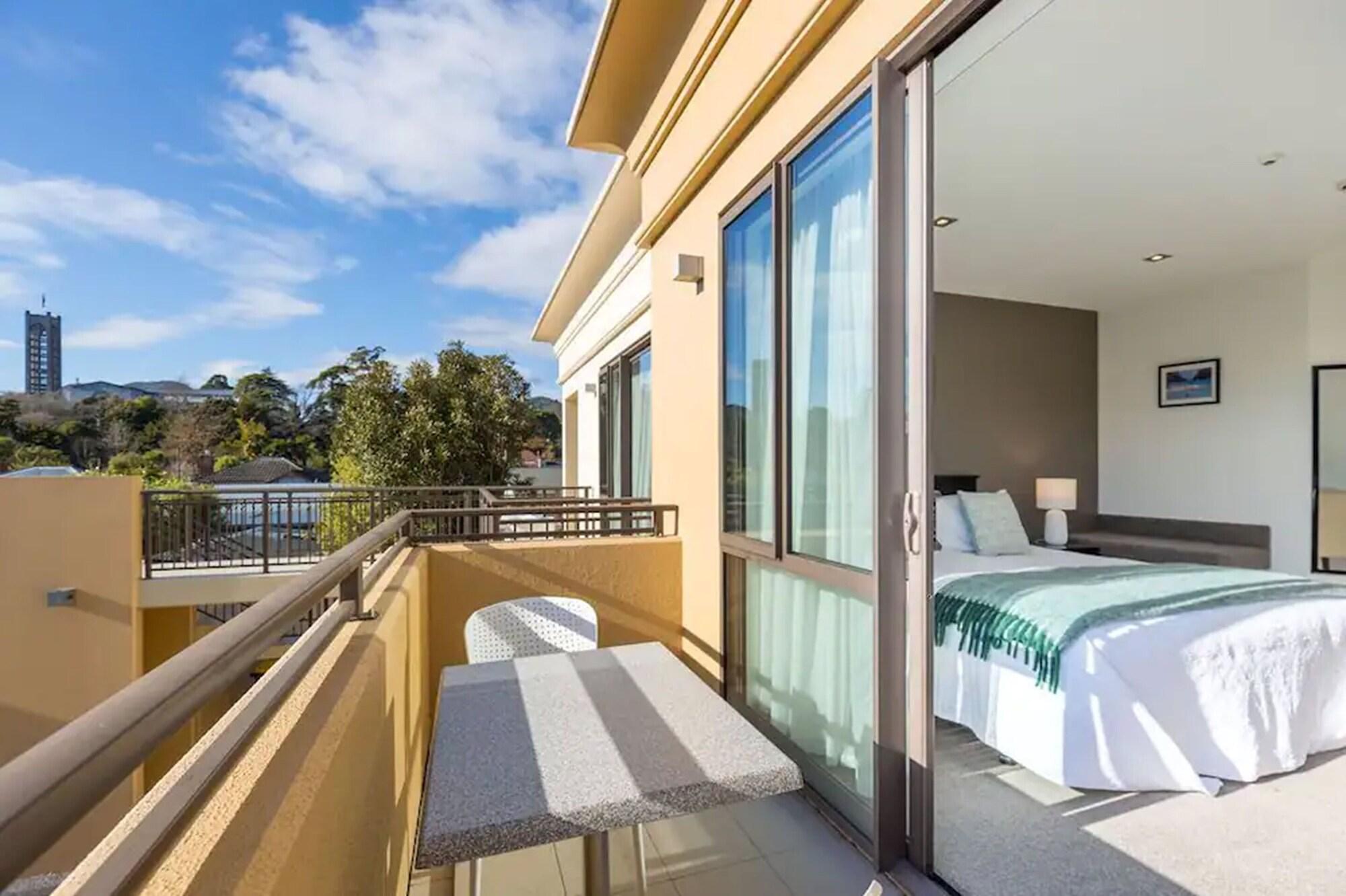 Palazzo Motor Lodge Nelson Bagian luar foto A room at the hotel