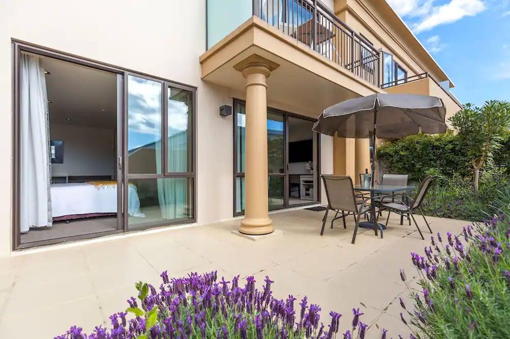Palazzo Motor Lodge Nelson Bagian luar foto A patio