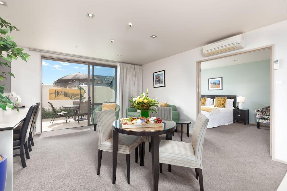 Palazzo Motor Lodge Nelson Bagian luar foto A staged apartment
