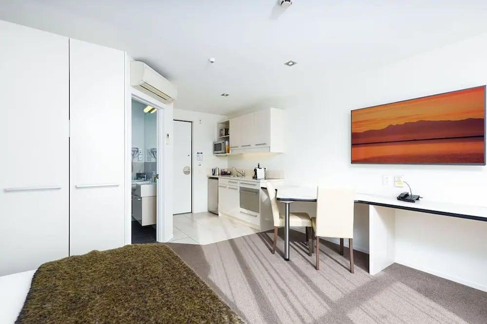 Palazzo Motor Lodge Nelson Bagian luar foto A typical studio apartment
