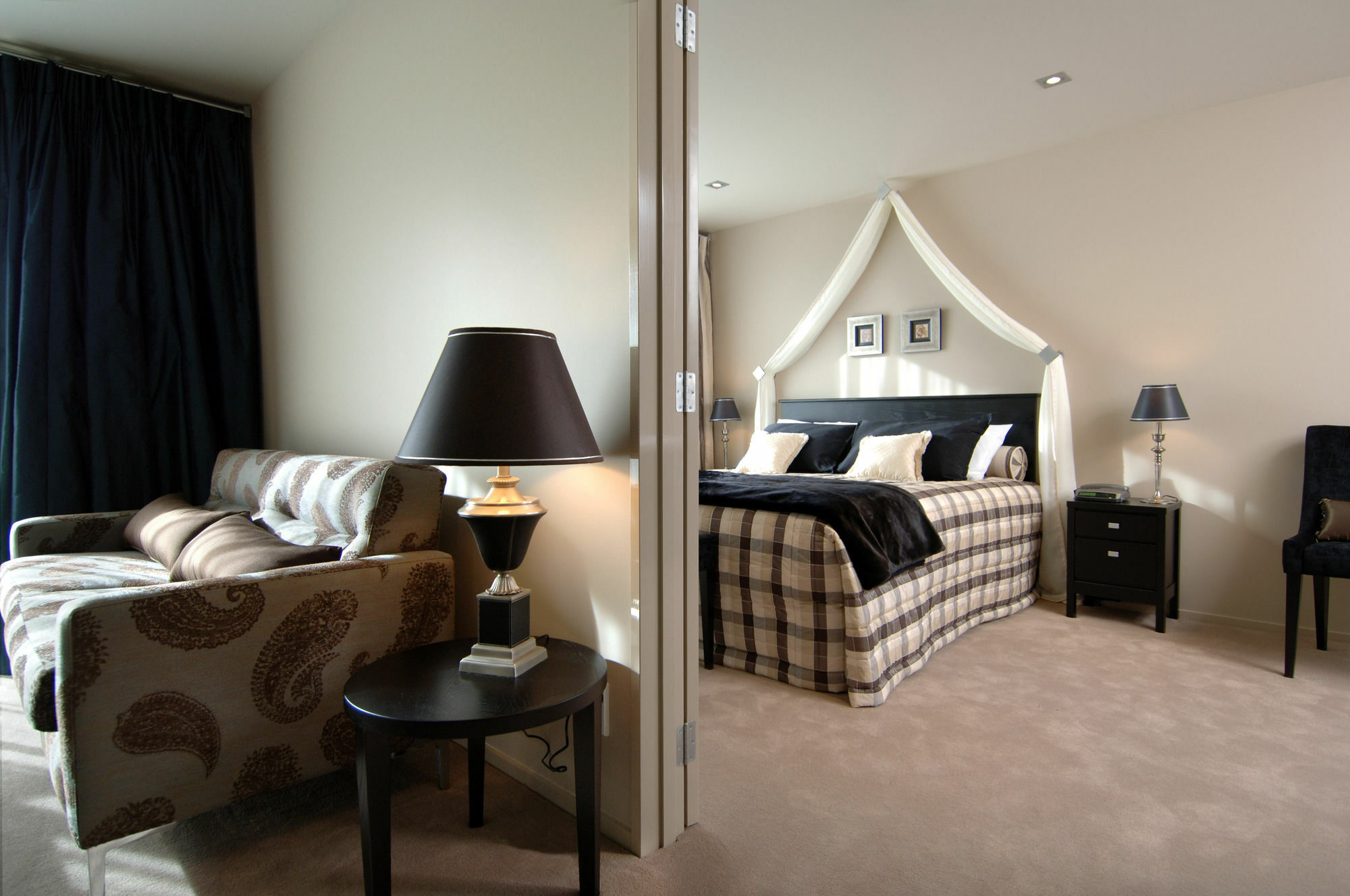 Palazzo Motor Lodge Nelson Bagian luar foto A bedroom suite