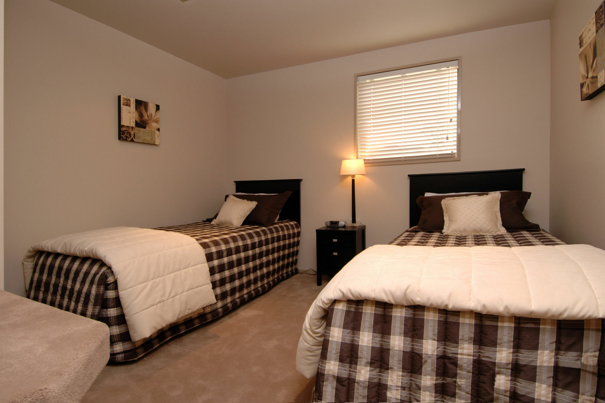 Palazzo Motor Lodge Nelson Bagian luar foto A bedroom with two beds